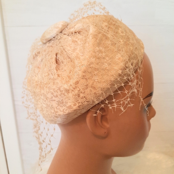 unbranded Accessories - Vintage mesh gold floral hat